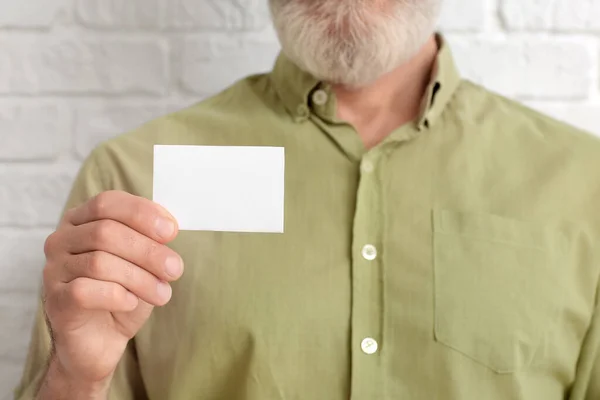 Senior Man Blank Business Card White Brick Background Closeup — Stock Photo, Image