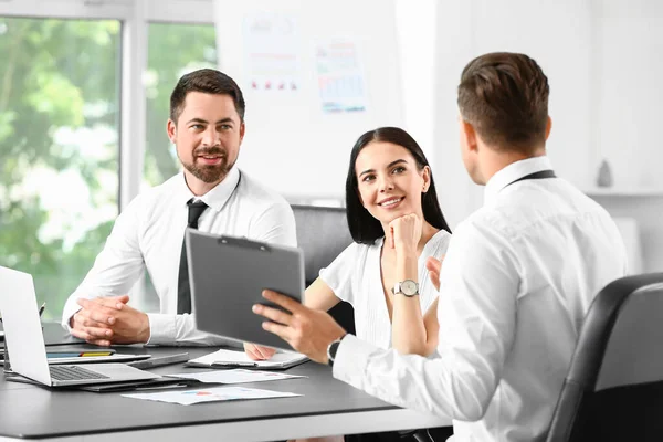 Uomini Affari Che Lavorano Ufficio — Foto Stock