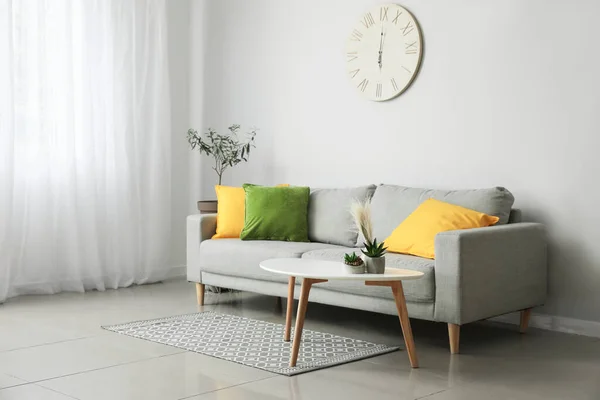 Interior Habitación Moderna Con Cómodo Sofá —  Fotos de Stock