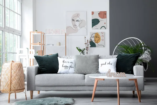 Interieur Des Modernen Zimmers Mit Bequemem Sofa — Stockfoto