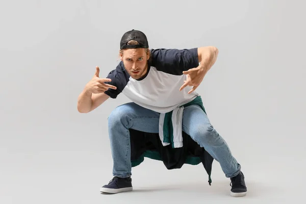 Male Hip Hop Dancer Light Background — Stock Photo, Image