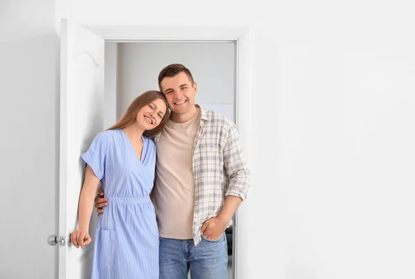 Casal Feliz Porta Sua Nova Casa — Fotografia de Stock