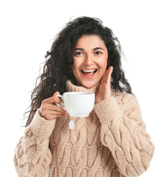 Mulher Bonita Com Chá Quente Fundo Branco — Fotografia de Stock