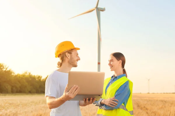 Engineers Windmill Farm Electric Power Production — Stock Photo, Image