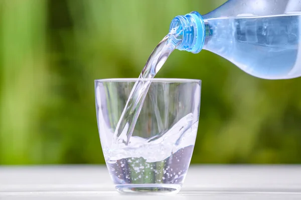 Pouring Water Glass Table Outdoors — Stock Photo, Image