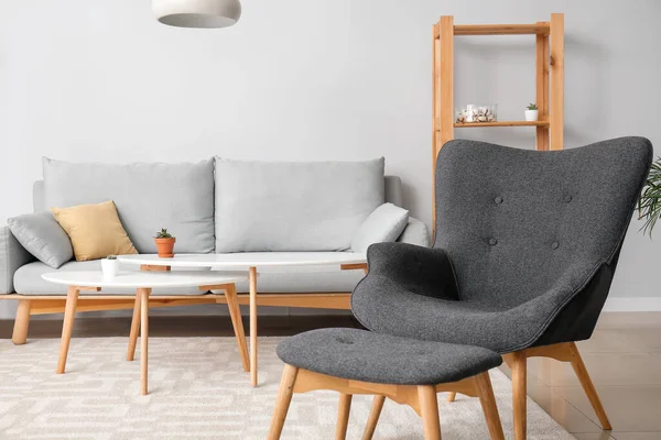 안락의자가 현대식 거실의 — 스톡 사진