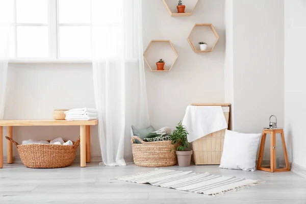 Bench Baskets Towels Room — Stock Photo, Image