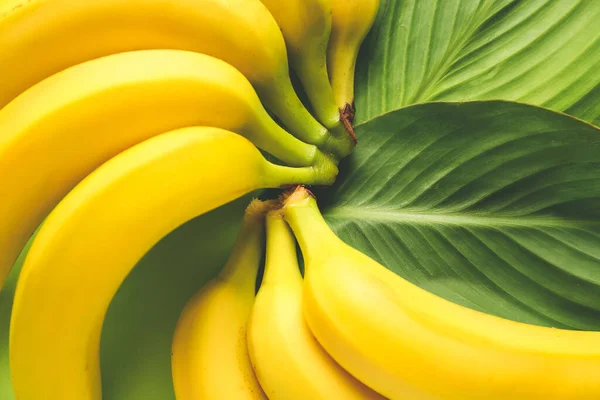 Ripe Bananas Leaves Closeup — Stock Photo, Image