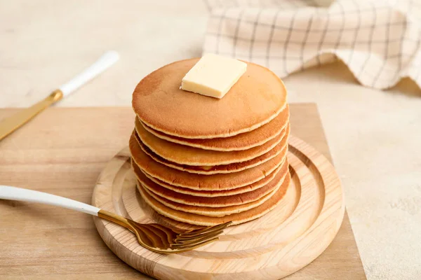 Pancake Lezat Dengan Mentega Atas Meja — Stok Foto