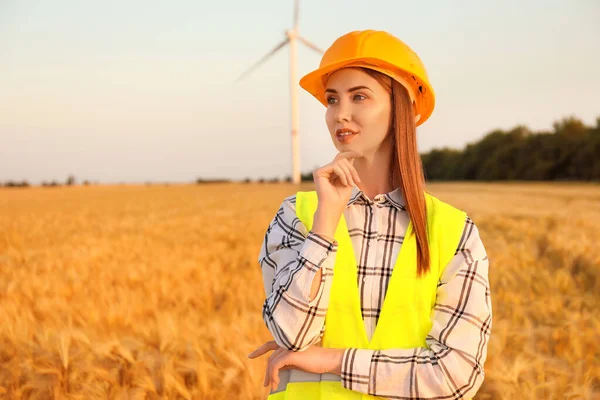 Female Engineer Windmill Farm Electric Power Production — Stock Photo, Image