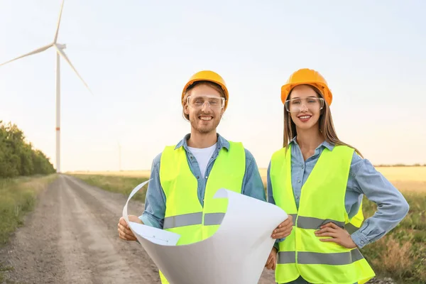 Engineers Windmill Farm Electric Power Production — Stock Photo, Image