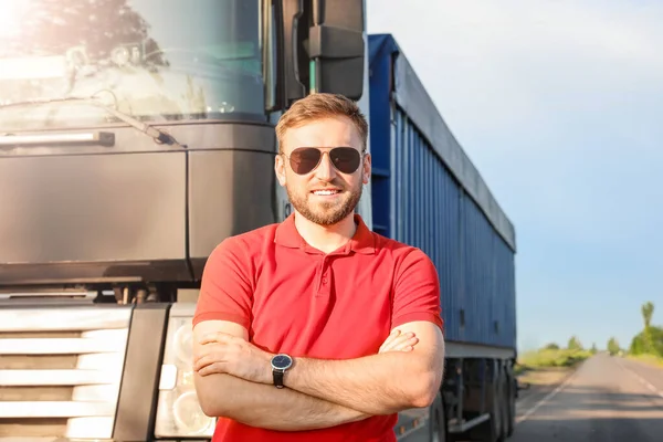 Conductor Masculino Cerca Camión Grande Aire Libre — Foto de Stock