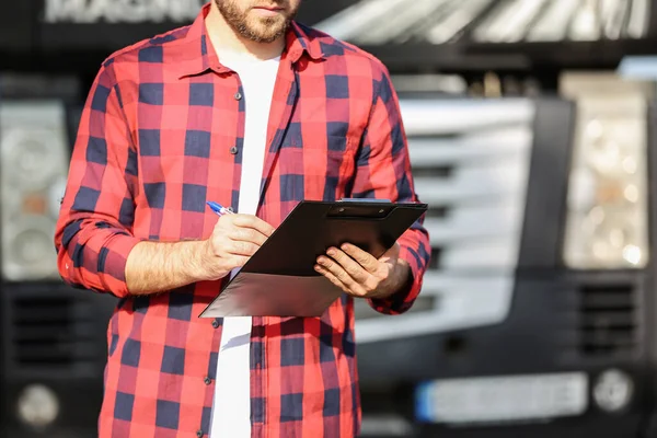 Male Driver Clipboard Big Truck Outdoors — Stock Photo, Image