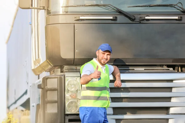 Male Driver Big Truck Outdoors — Stock Photo, Image