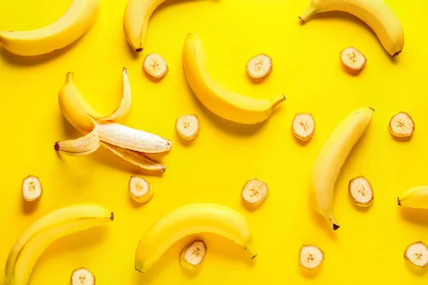 Maturare Banane Sfondo Colore — Foto Stock