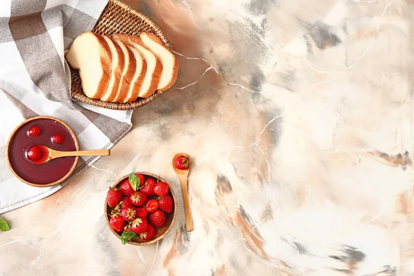 Tasty Strawberry Jam Bread Color Background — Stock Photo, Image