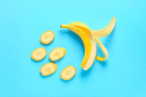 Ripe Banana Slices Color Background — Stock Photo, Image