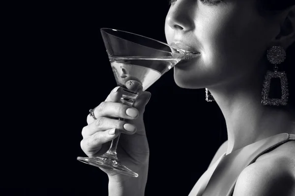 Beautiful Young Woman Martini Dark Background Closeup — Stock Photo, Image