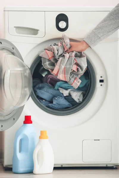 Woman Doing Laundry Home — Stock Photo, Image