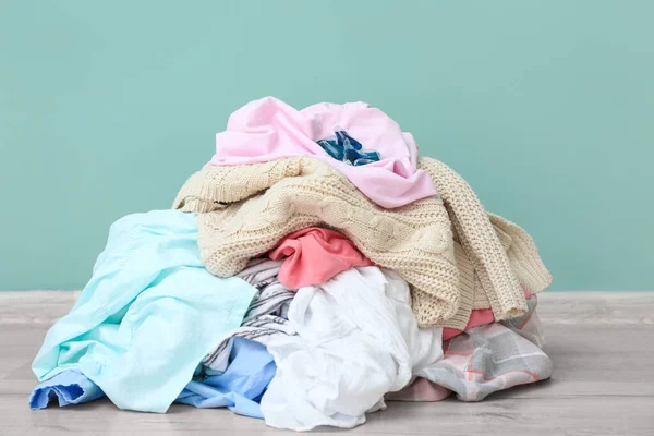 Dirty Clothes Floor Color Wall — Stock Photo, Image