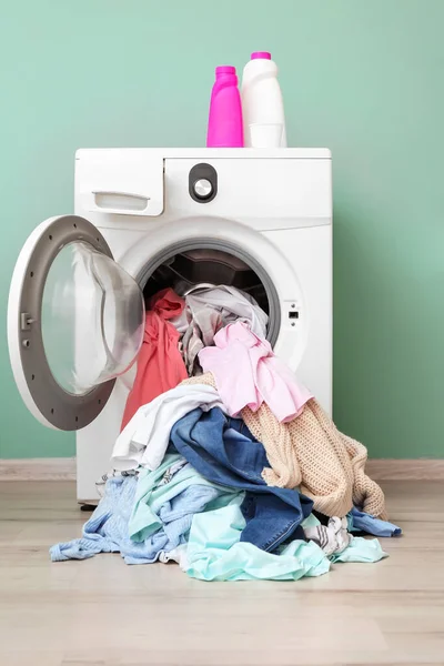 Washing Machine Dirty Clothes Color Wall — Stock Photo, Image