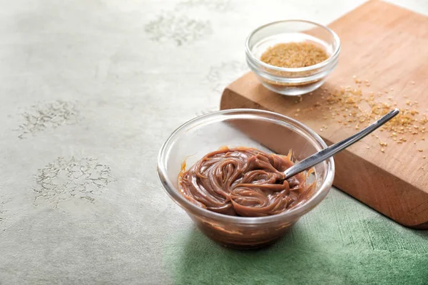 Bowl Liquid Caramel Table — Stock Photo, Image