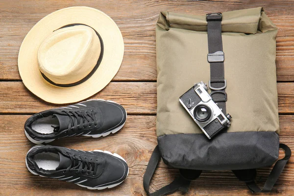 Set Accessori Viaggiatore Sfondo Legno — Foto Stock