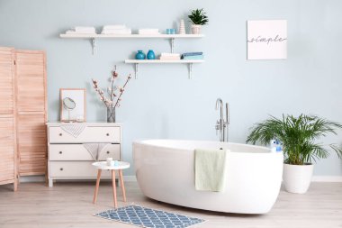 Modern banyonun iç mimarisi.