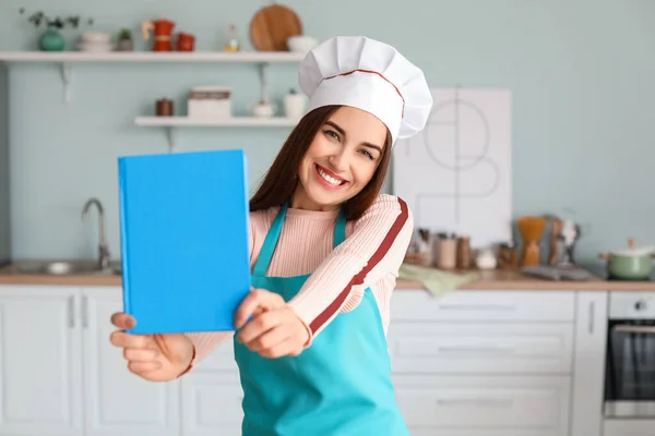 Young Woman Recipe Book Kitchen — Stock Photo, Image