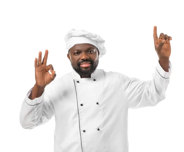 Muž Afroameričan Kuchař Ukazuje Bílém Pozadí — Stock fotografie