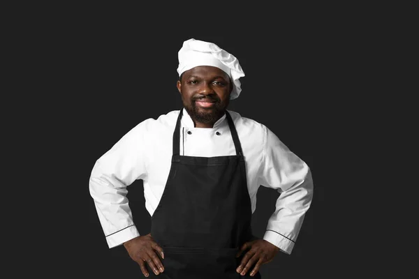 Masculino Africano Americano Chef Fundo Escuro — Fotografia de Stock