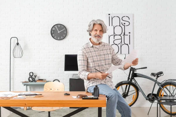 Senior Male Calligraphist Working Office — Stock Photo, Image