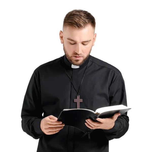 Schöner Junger Priester Mit Bibel Auf Weißem Hintergrund — Stockfoto