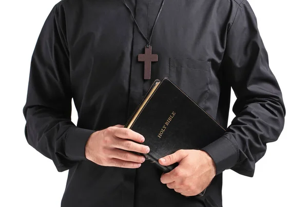 Schöner Junger Priester Mit Bibel Auf Weißem Hintergrund Nahaufnahme — Stockfoto
