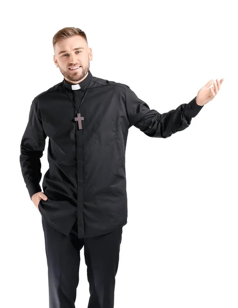 Hermoso Joven Sacerdote Mostrando Algo Sobre Fondo Blanco — Foto de Stock