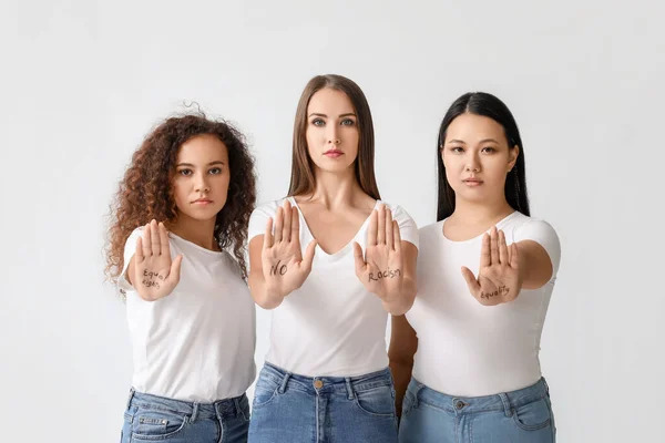 Mujeres Diferentes Nacionalidades Mostrando Gesto Stop Sobre Fondo Blanco Concepto — Foto de Stock