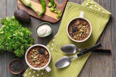 Masada bir fincan lezzetli mercimek çorbası