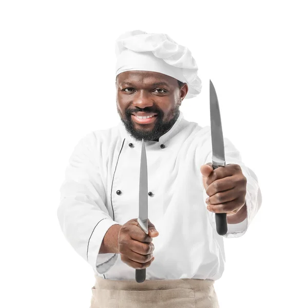 Chef Afroamericano Masculino Con Cuchillos Sobre Fondo Blanco —  Fotos de Stock