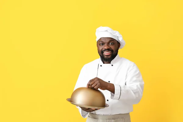 Male African American Chef Tray Cloche Color Background — Stock Photo, Image