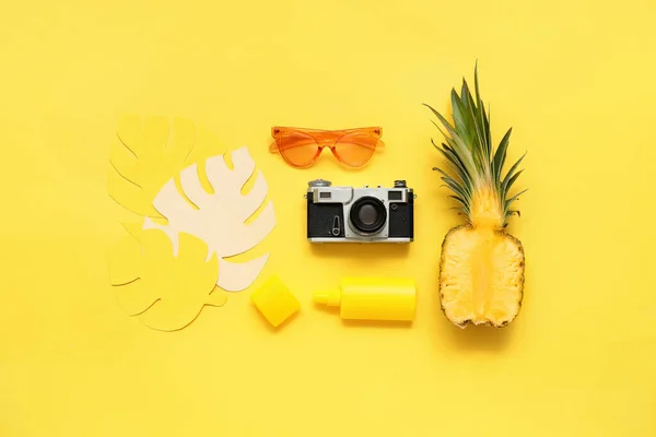 Composition Beach Accessories Color Background — Stock Photo, Image