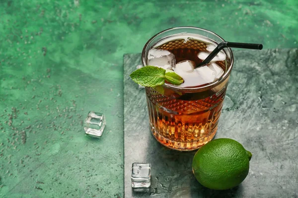 Glas Smakelijke Cuba Libre Cocktail Tafel — Stockfoto