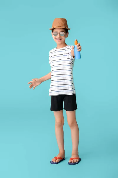 Little Boy Sun Protection Cream Color Background — Stock Photo, Image