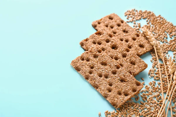 Rye Crispbreads Pada Latar Belakang Warna — Stok Foto