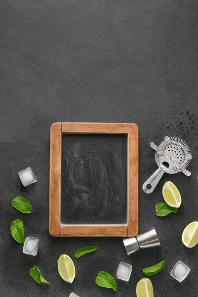 Composition Empty Chalkboard Ingredients Fresh Mojito Dark Background — Stock Photo, Image