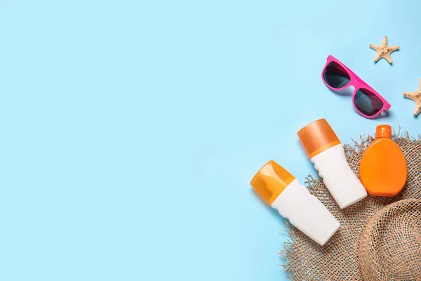 Beach Accessories Sunscreen Cream Color Background — Stock Photo, Image