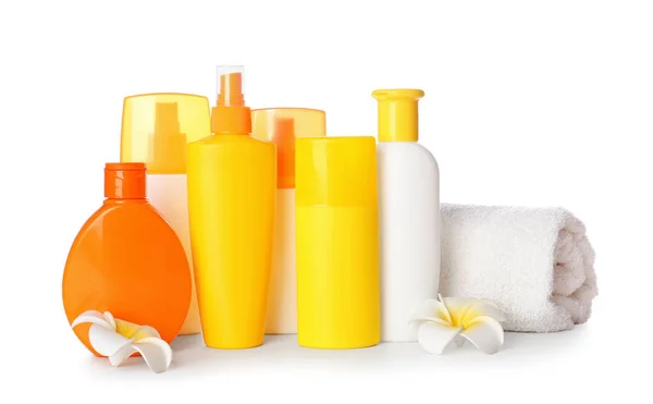 Bottles Sunscreen Towel White Background — Stock Photo, Image