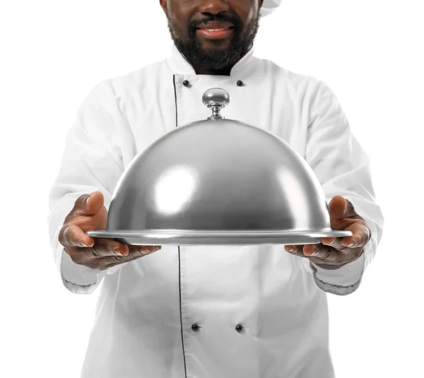 Chef Afroamericano Masculino Con Bandeja Cloche Sobre Fondo Blanco —  Fotos de Stock