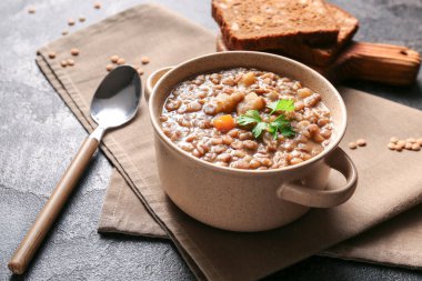 Lezzetli mercimek çorbası.