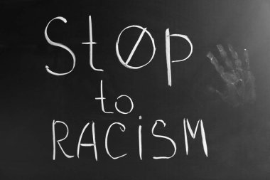 Kara tahtaya yazılmış RACISM 'e Metin Durdur