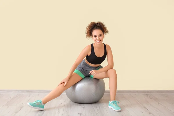 Sporty Young Woman Training Light Wall — Stock Photo, Image